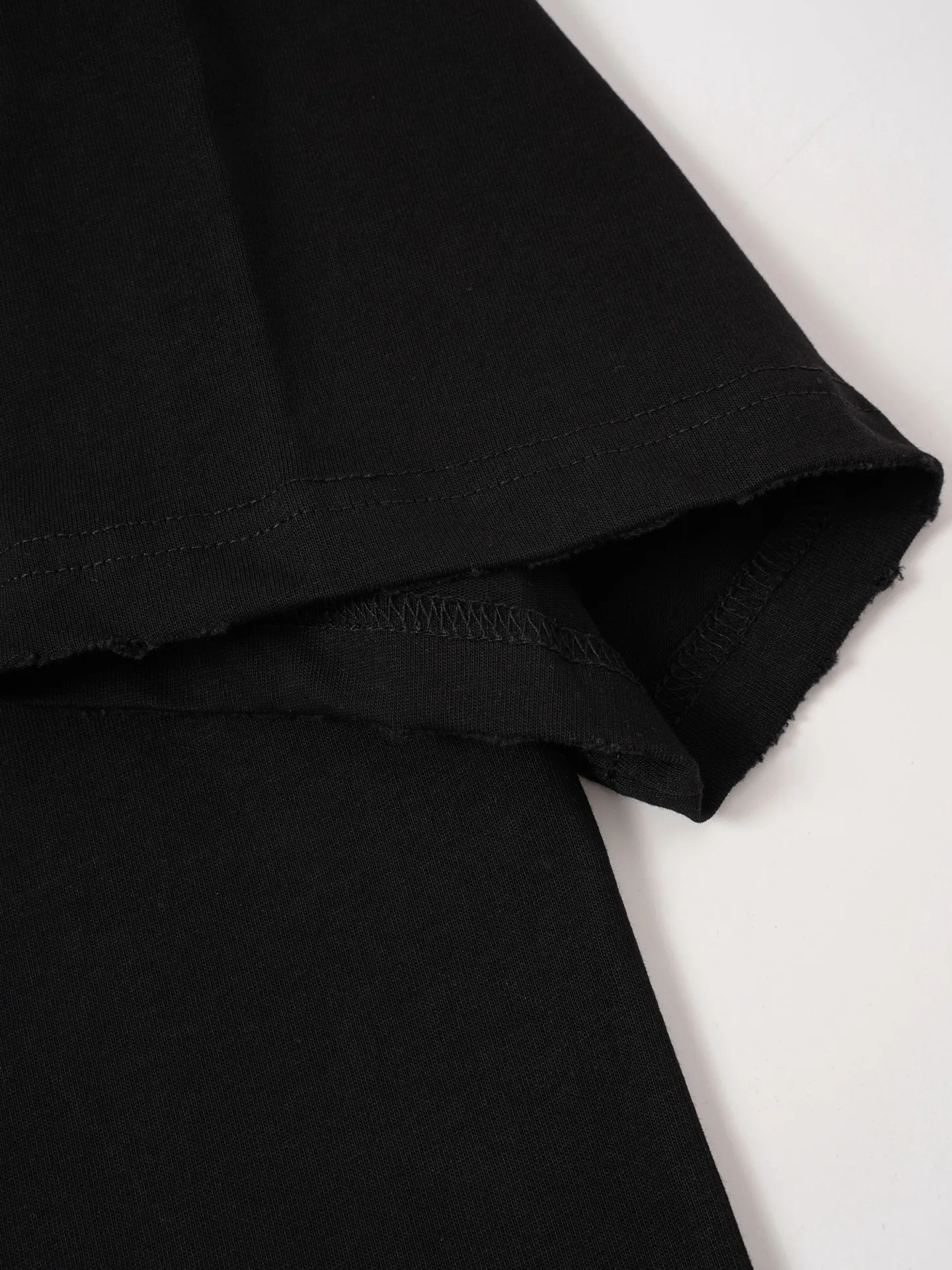 90 Chtome Hearta/ T g， ， 。 Same Style , 。 ， Series， 。 ! ， ， 。 ， ， ， ， ！ ， ，Breathable ， ， ， ， ！ ：Black、White Size：S-XL